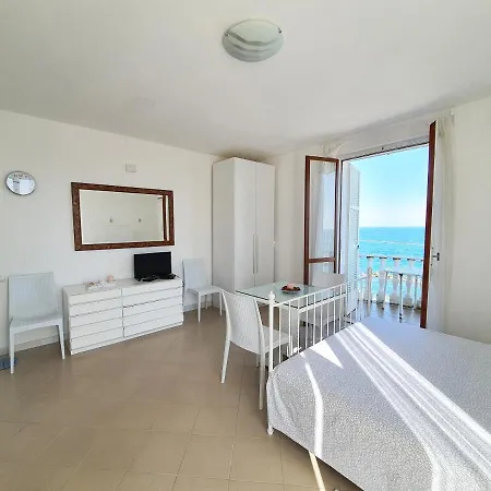 아파트 La Torretta Sulla Costa 2 *